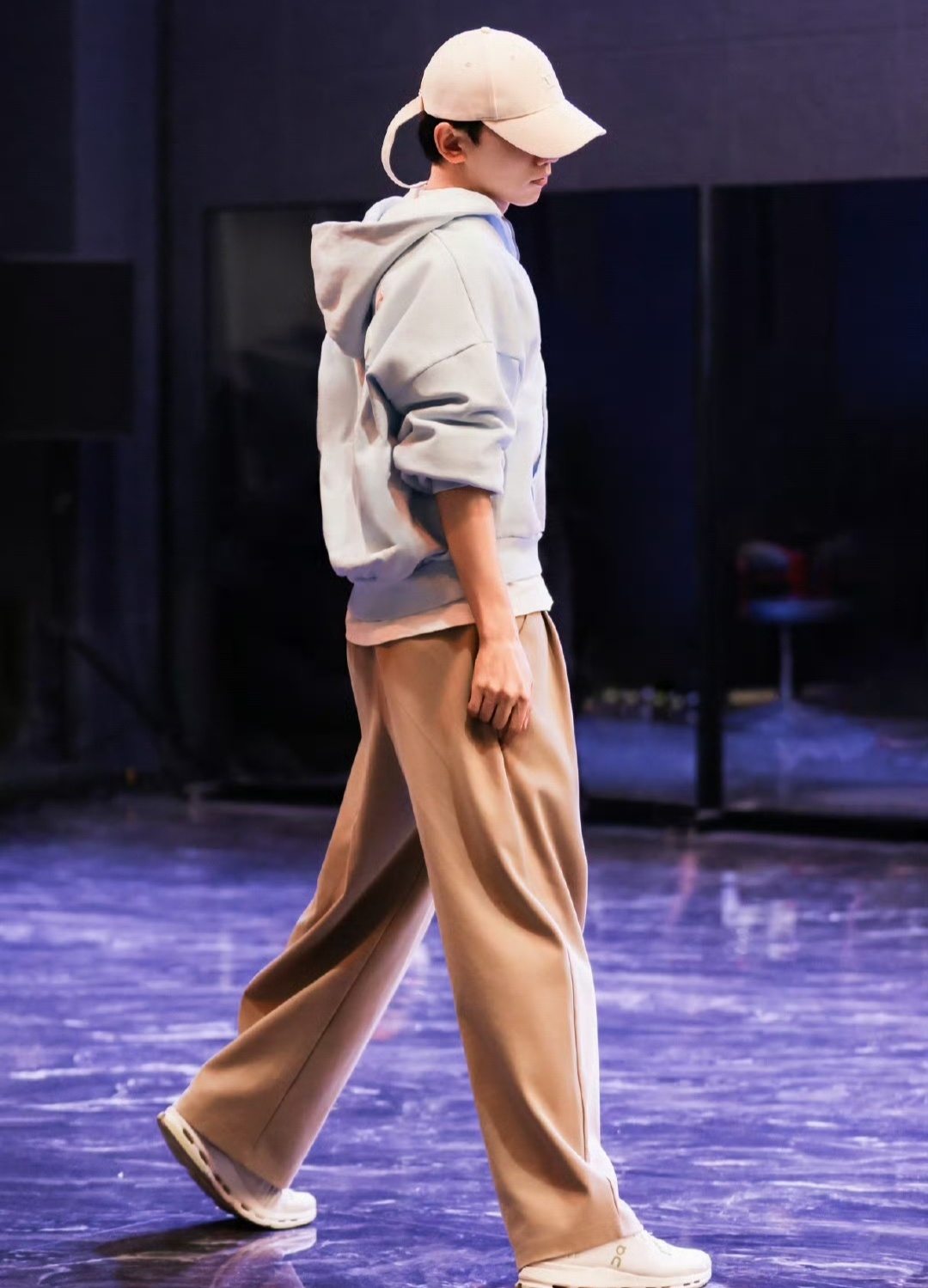 张杰工作室评论区现在已经炸穿了吧！刚官宣澳门跨年演唱会，就有瓜说谢娜要当嘉宾同台