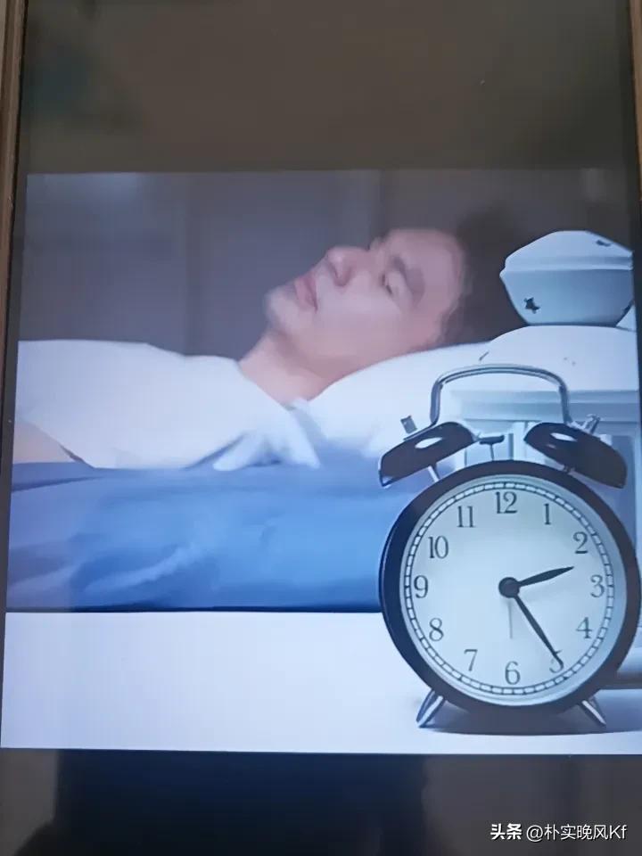 上了年纪的人，午休正好弥补夜晚睡眠不足。就我而言，午休是绝对的好。我有前列腺炎，