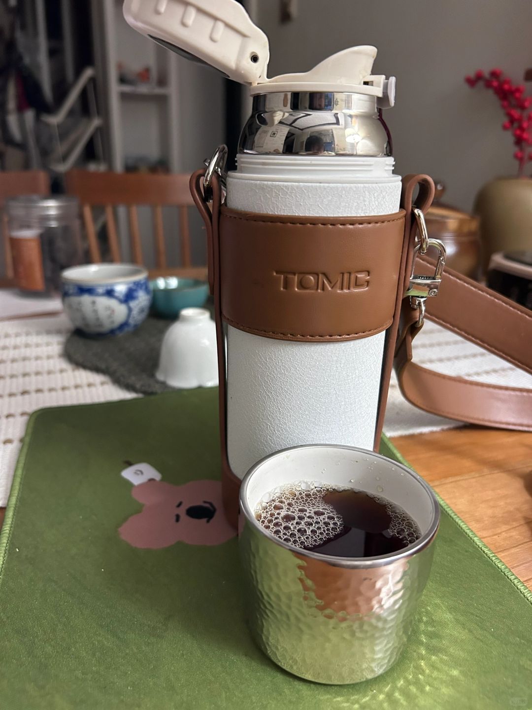 很精致很美的陶瓷茶壶