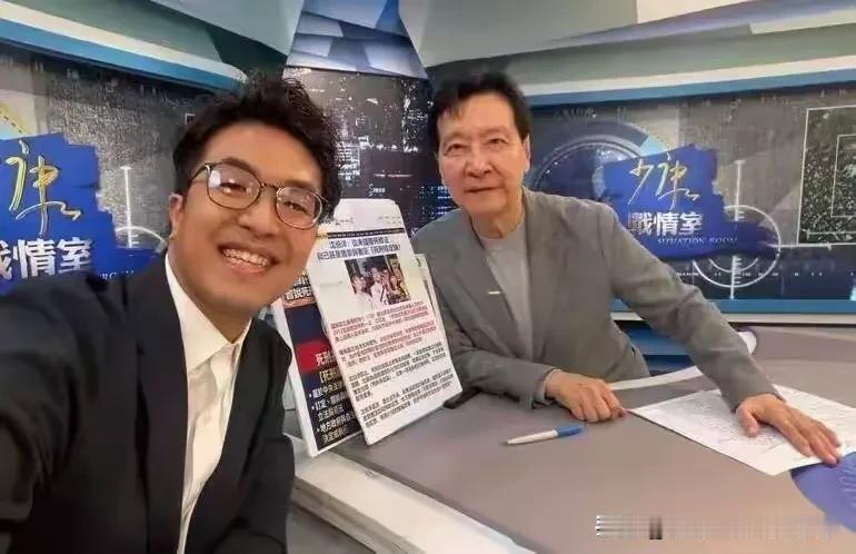 “台独”顽固分子沈伯洋10月7日在接受赵少康访问后晒出与赵少康的合照，没想到，赵