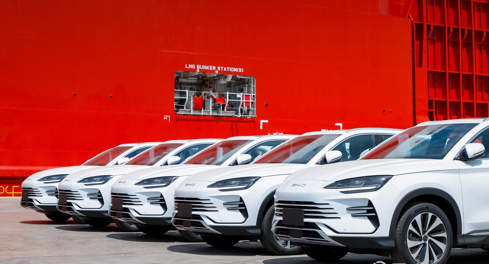 【比亚迪上调海外销售目标，今年150万辆！】比亚迪在近期面向分析师的说明会上提出