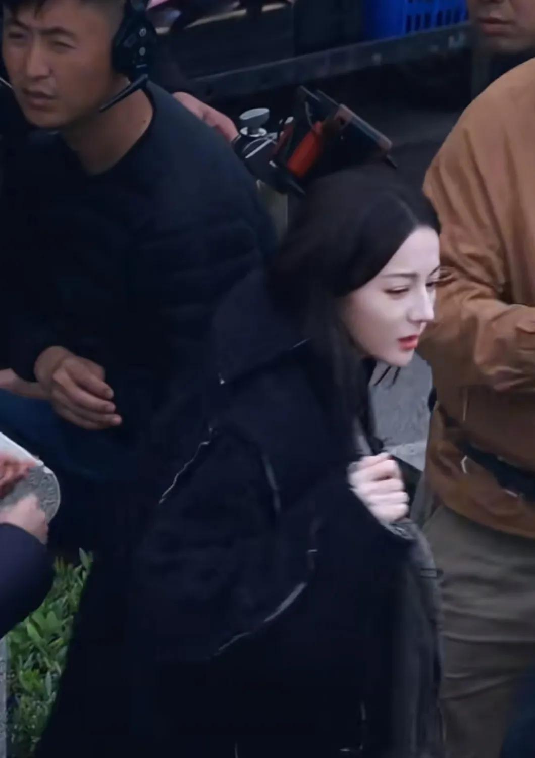 迪丽热巴《枭起青壤》电视剧路透，迪丽热巴五官好优越啊！随便一个角度拍摄都好美好迷