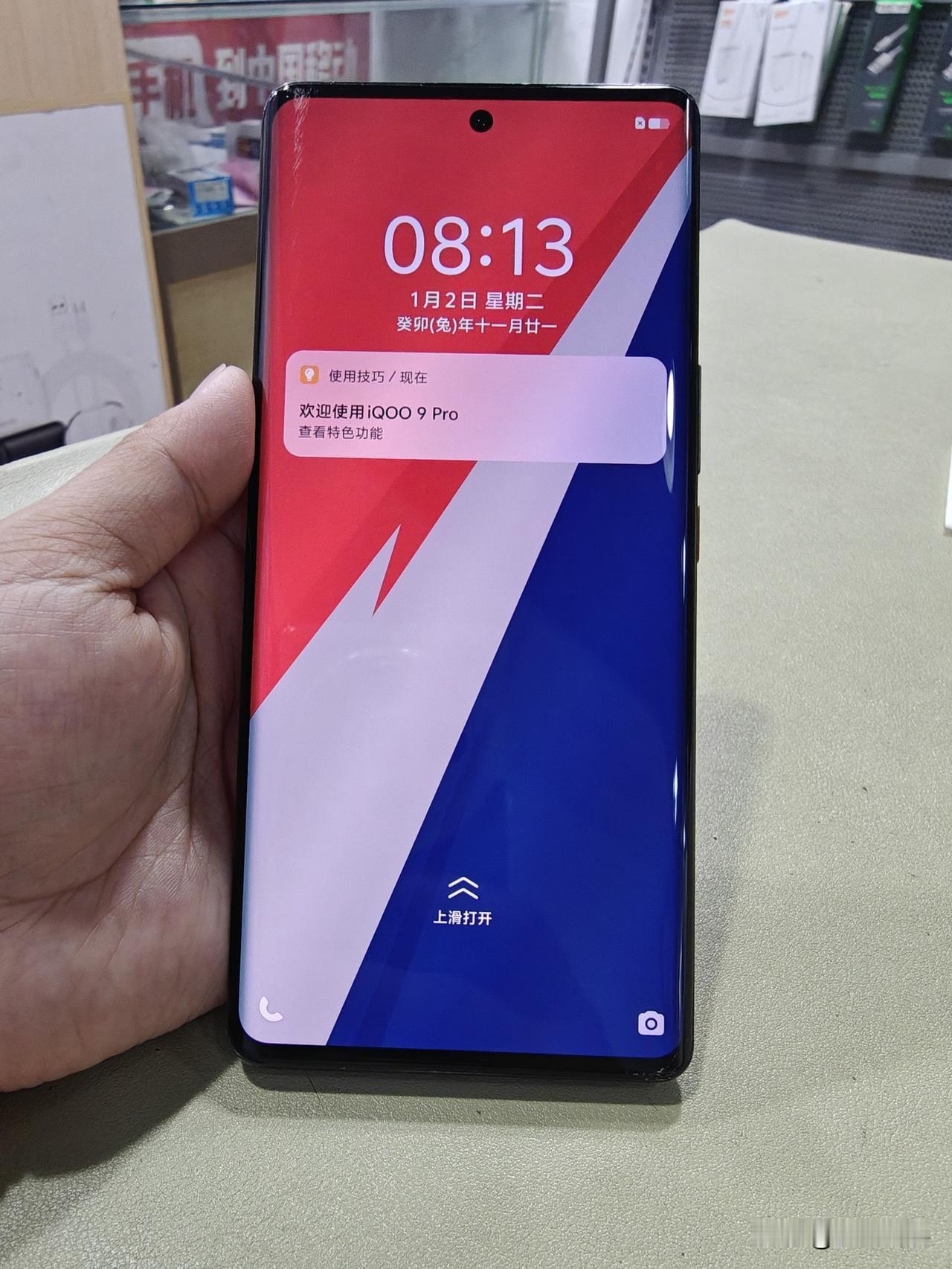 年租金2万多的门面，64万买划算吗？隔壁的房东要把门面卖掉。不少中介来拍了视频，