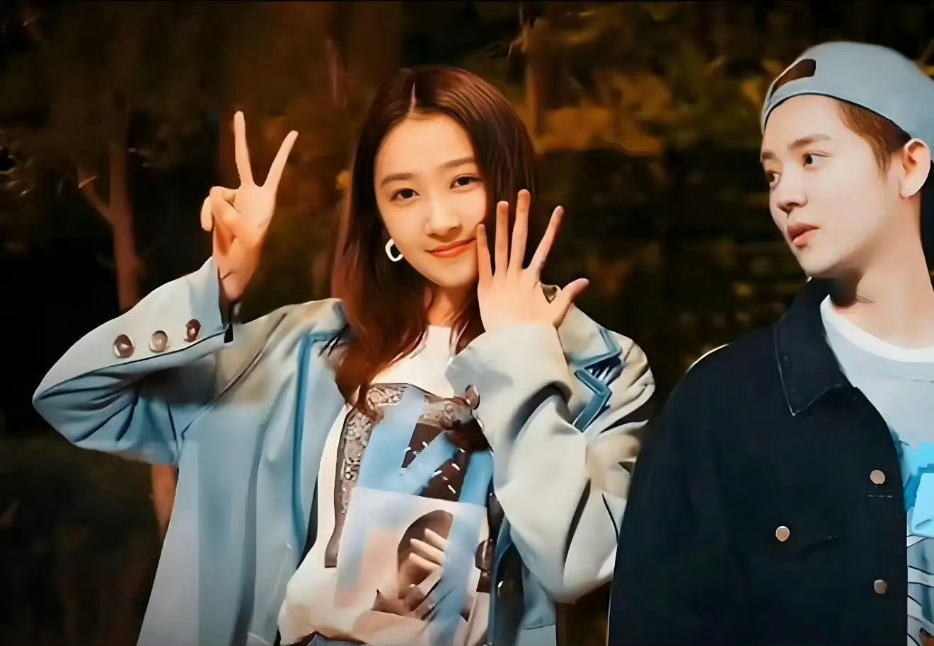 鹿晗 关晓彤什么也对不上啊他两都分手一年多了，明显不是鹿晗和关晓彤，影后这个我猜