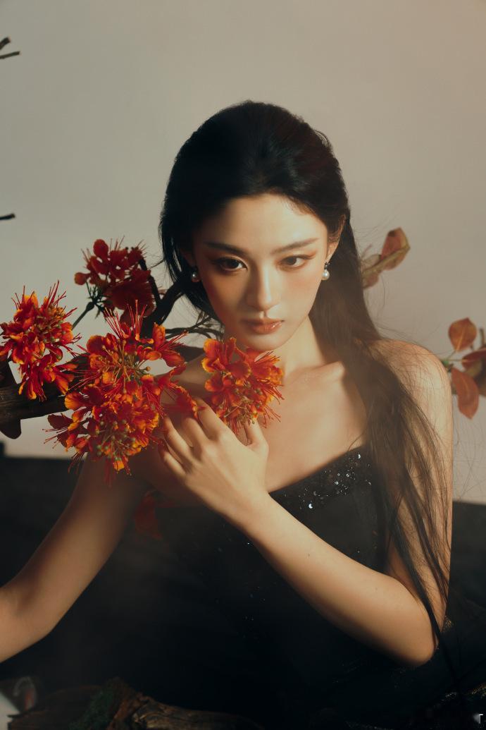 赵晴比梧桐更美的是美人面  真的是瘦了好多好多呀，看得出来赵晴比梧桐更美的是美人