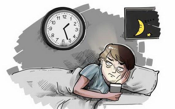 #科学家确认熬夜损伤大脑# 变笨不是突然间的。熬夜不仅会变丑还会变笨，对大脑造成