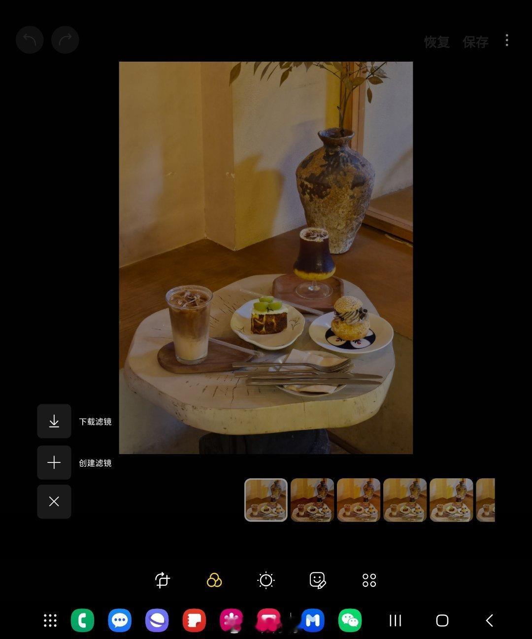 平时经常会用手机来修图调色，手机里自带的滤镜只有那几个，但我发现三星手机居然可以