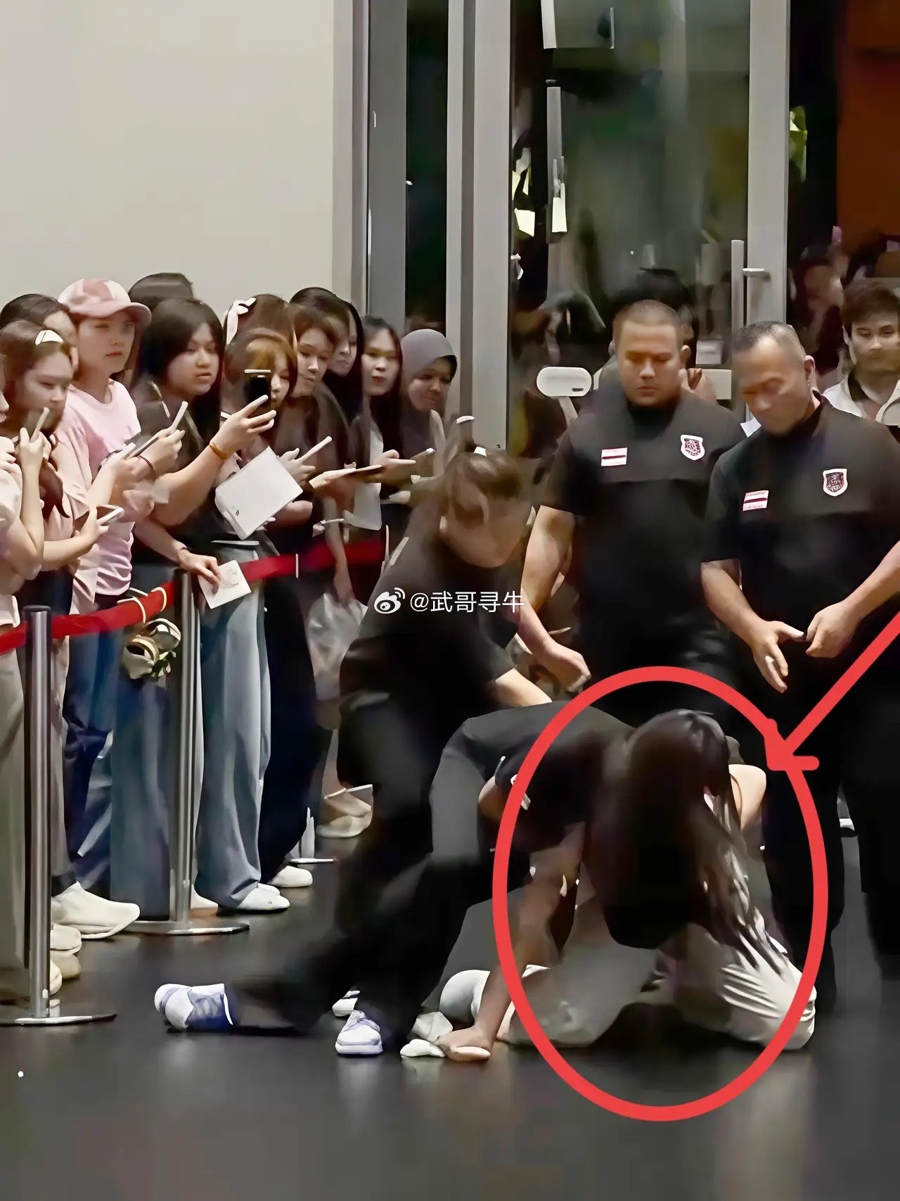 中国女粉丝在泰国被打这事又扒出3个不为人知的细节:第一，涉事艺人Junior、M