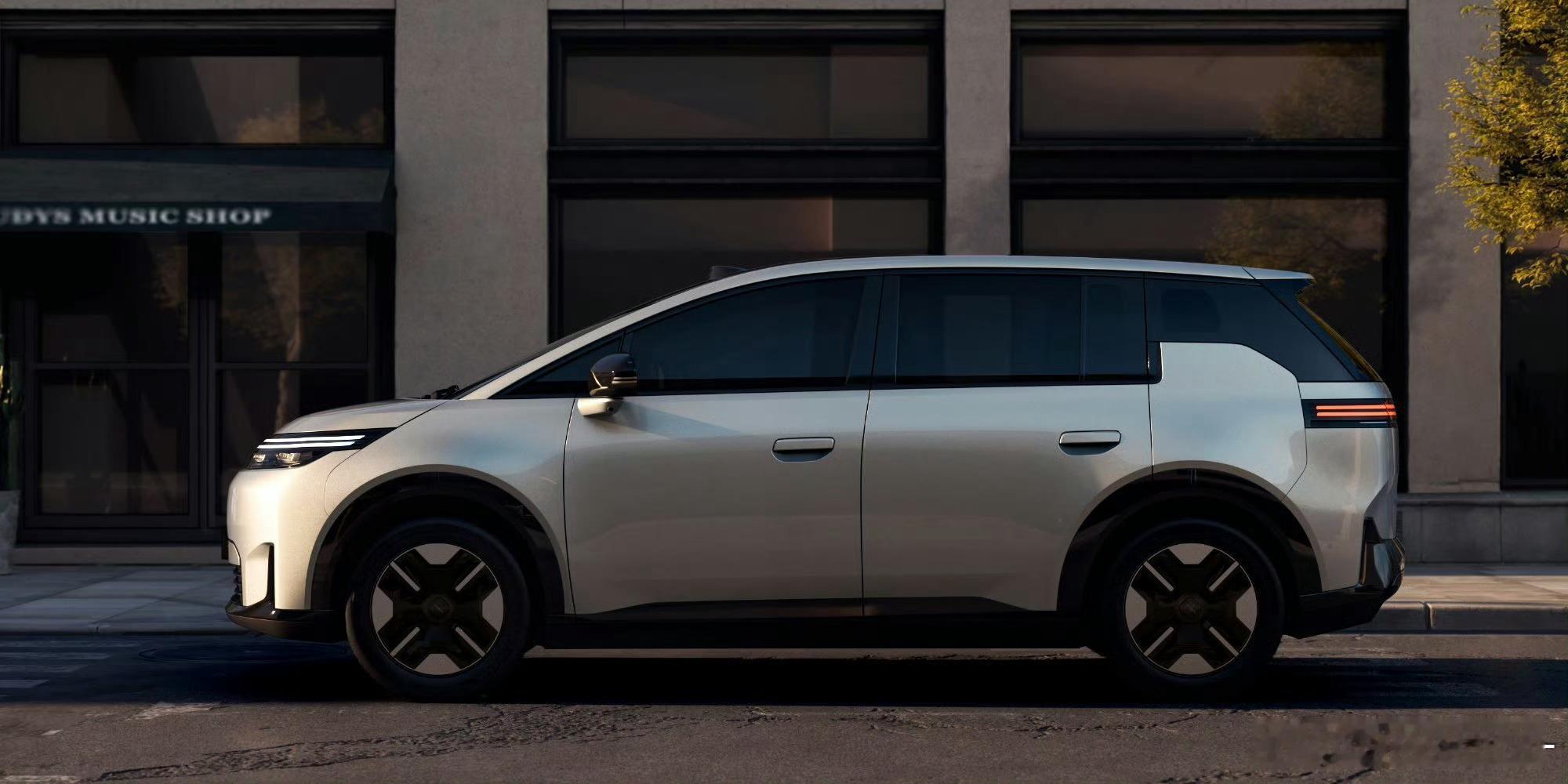 埃安n60新车定位为紧凑型纯电 SUV，采用全新星环式贯穿灯带，中央镶嵌自发光A