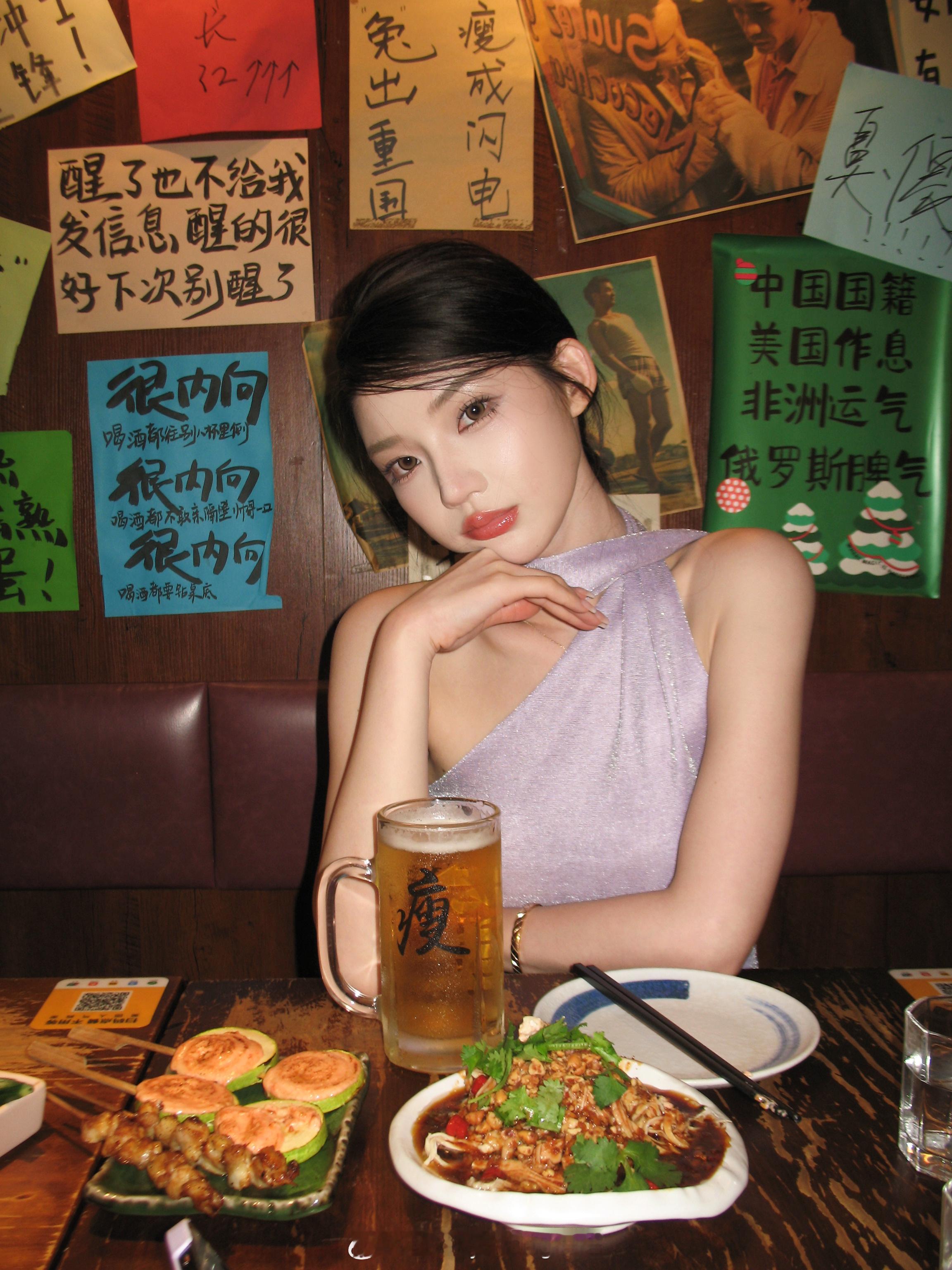 大小姐 该吃饭了😉#Becky王蓓[超话]# ​​​