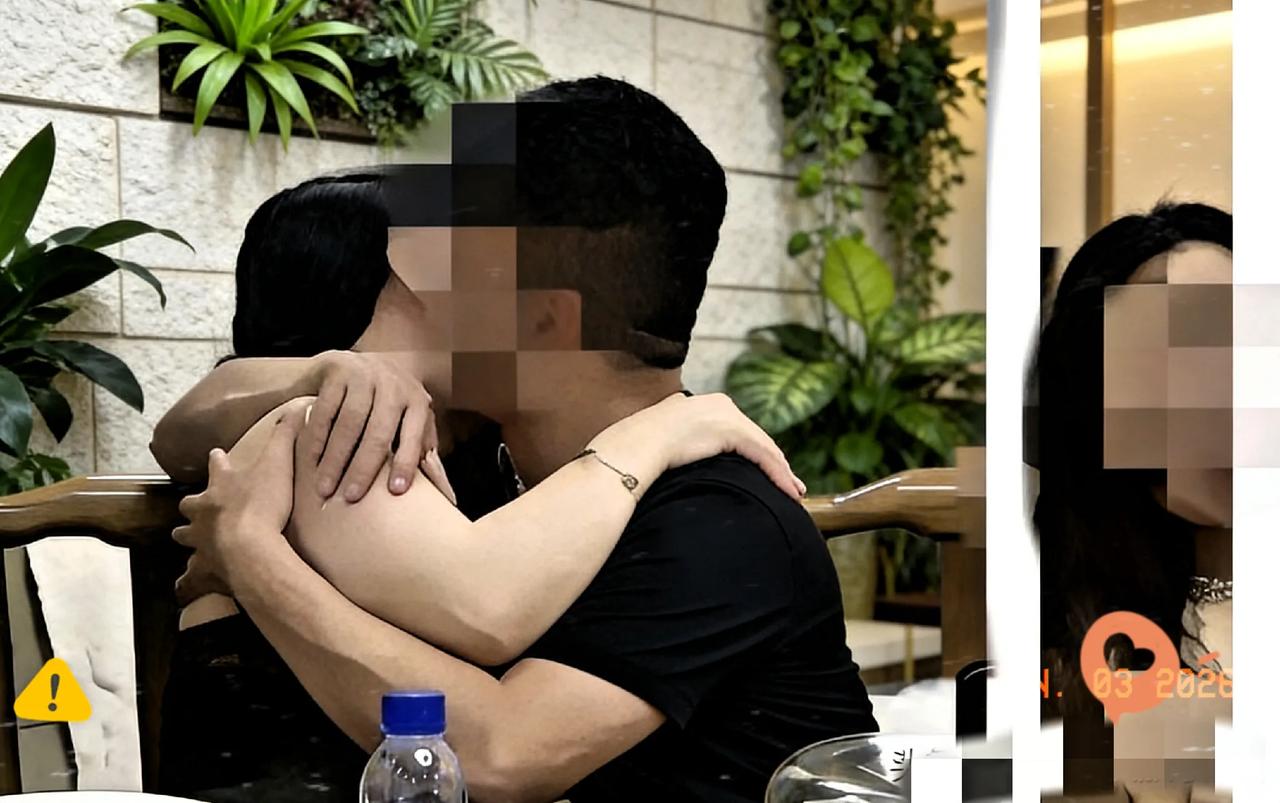 谁能想到，一场好好的同学聚会，最后会闹得这么不痛快。
 
本来大家伙儿聚一块儿，