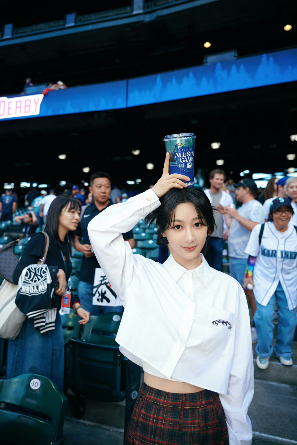 #杨紫[超话]##杨紫长相思# [爱你]#杨紫小夭# 别总畏惧他人的目光，你就是