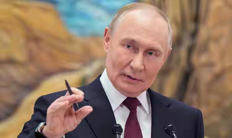 普京突然改口！俄罗斯竟要重回美元怀抱？对人民币的冲击到底有多大？
 
谁也没料到