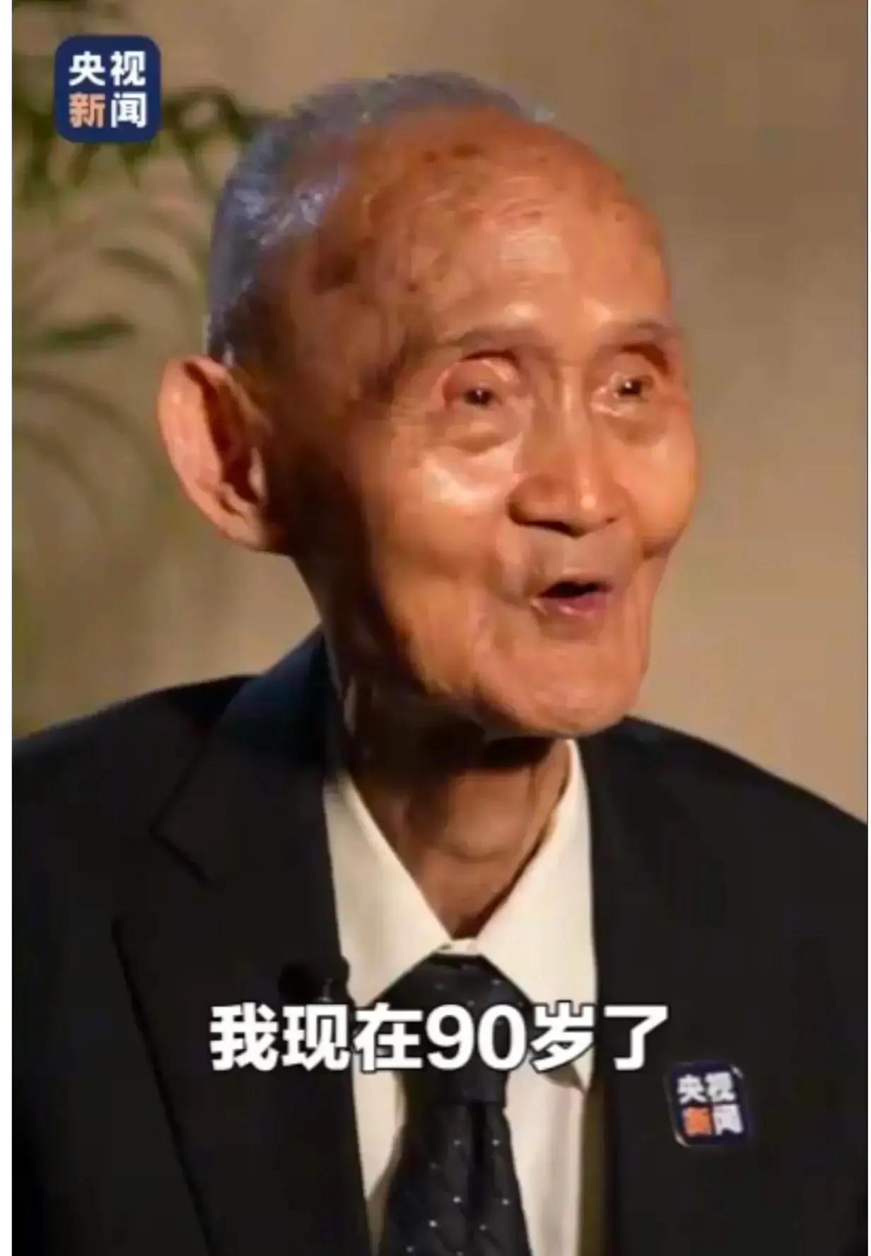 没有在深夜痛哭过的人，不足以谈人生。这个高爷爷，13岁离开母亲，离开家乡，在战火