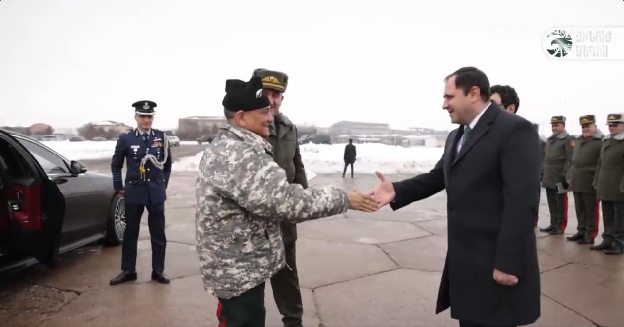 印度国防参谋长阿尼尔·乔汉访问亚美尼亚期间，亚美尼亚武装部队首次展示其近期从印度