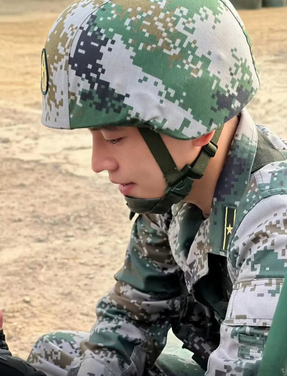 欧豪把寸头焊住欧豪演刺头炉火纯青🗡️桀骜又鲜活的军营人物，被欧豪演绎得活灵活现