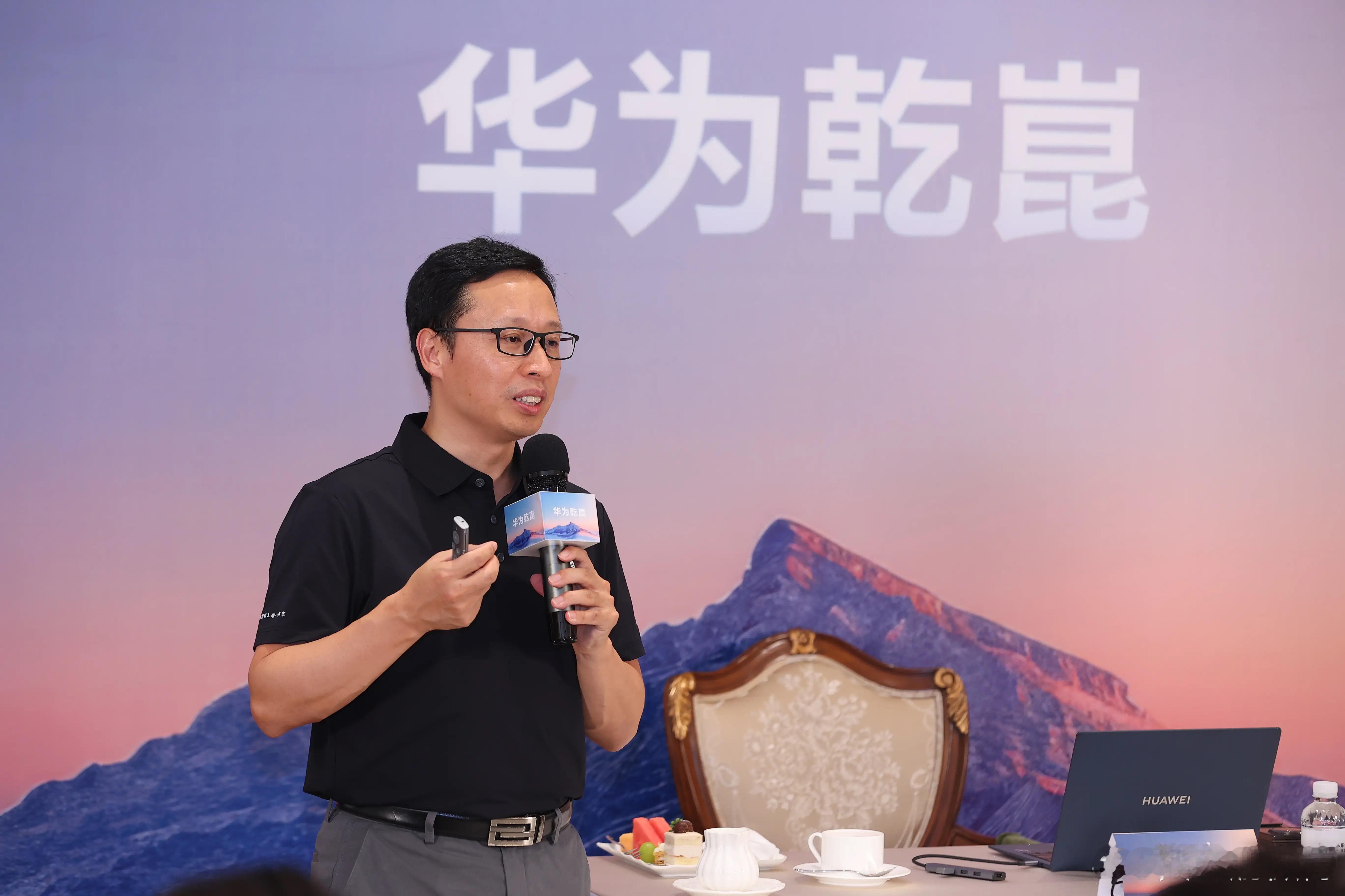 华为智驾年底里程破200亿公里，L3/L4三年路线图全曝光！华为引望CEO靳玉志