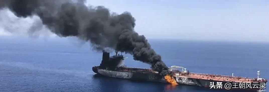 伊朗导弹击中美国驱逐舰
美军军舰无处可逃，被伊朗导弹击中。
开战第五天，伊朗收到