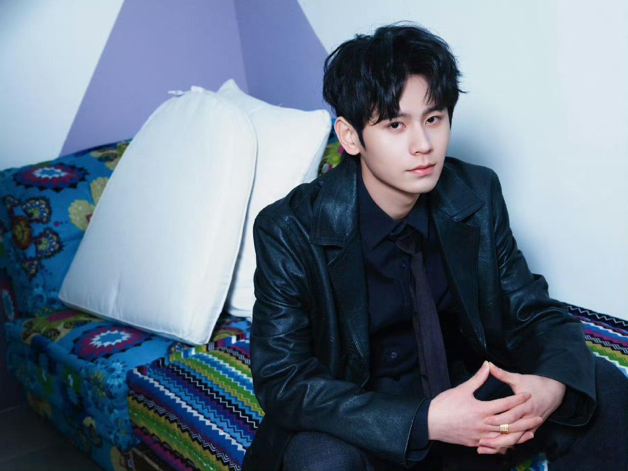 无畏支持蔡徐坤新歌帅哥的曲子配帅哥的视频 真是视觉听觉双盛宴呀 友谊长存呀