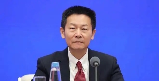 A股  动真格了！监管真的动真格了，一条消息让股民们大呼过瘾，昨日盘后三大交易所