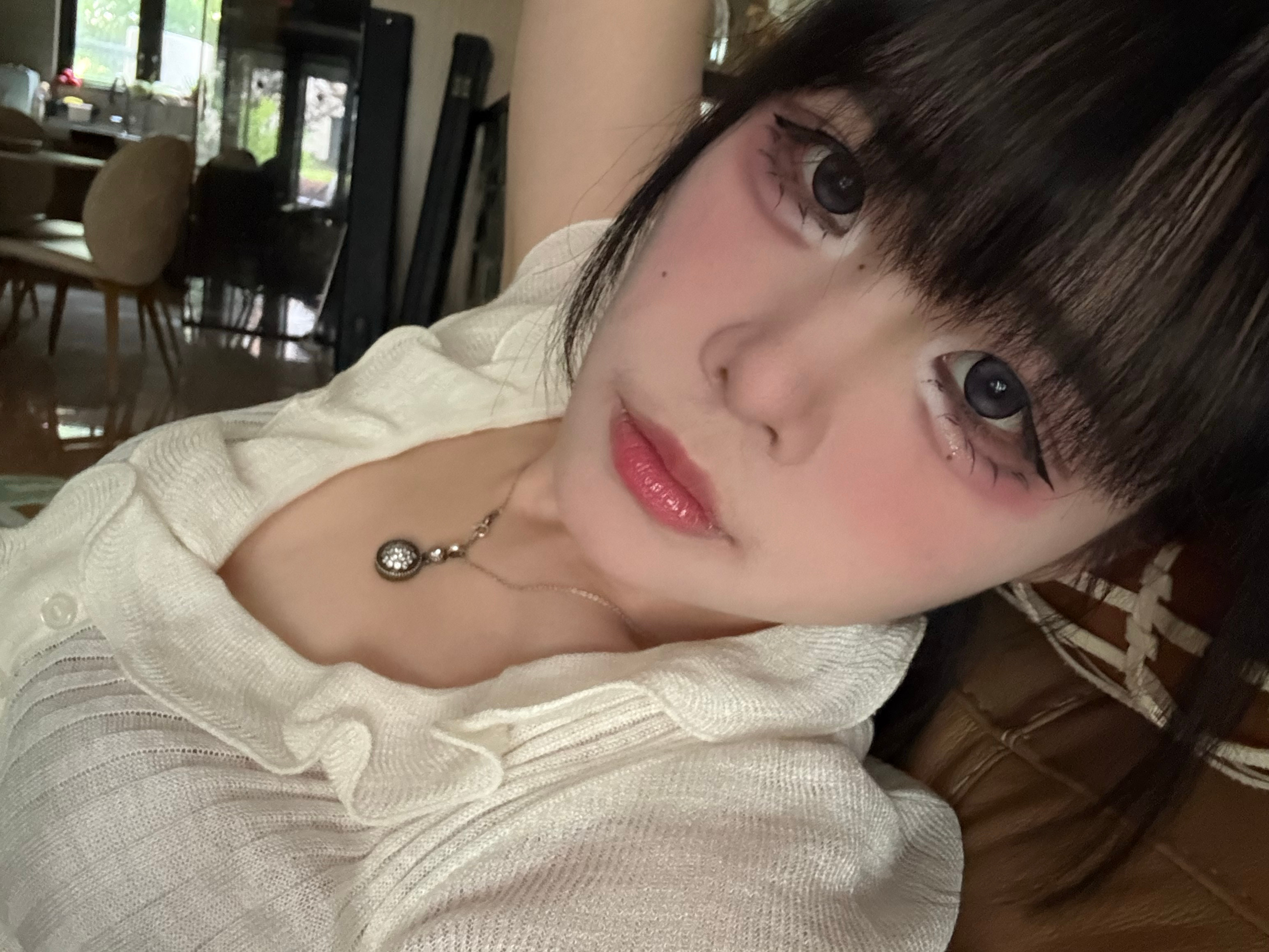 不跟你开玩笑 我现在整张脸上都是五官 
