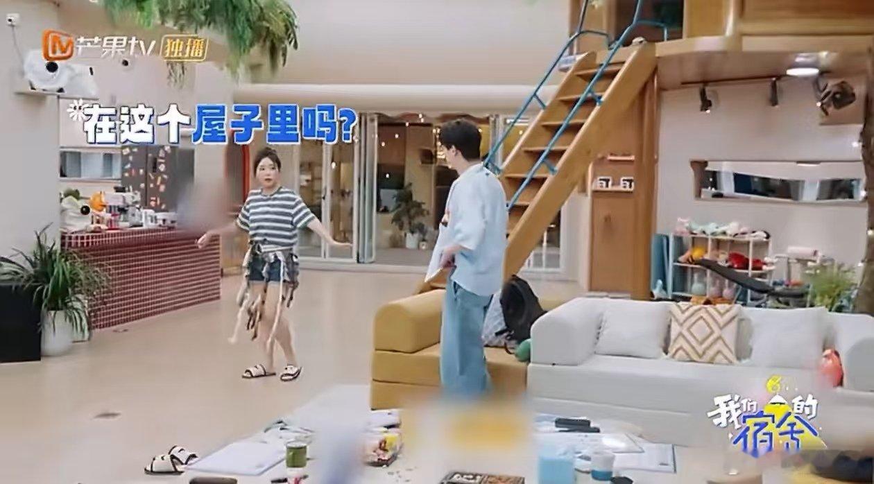 辛云来你要不直接说答案呢 我们的宿舍 李雪琴发问，辛云来直接说出答案，太耿直咯！