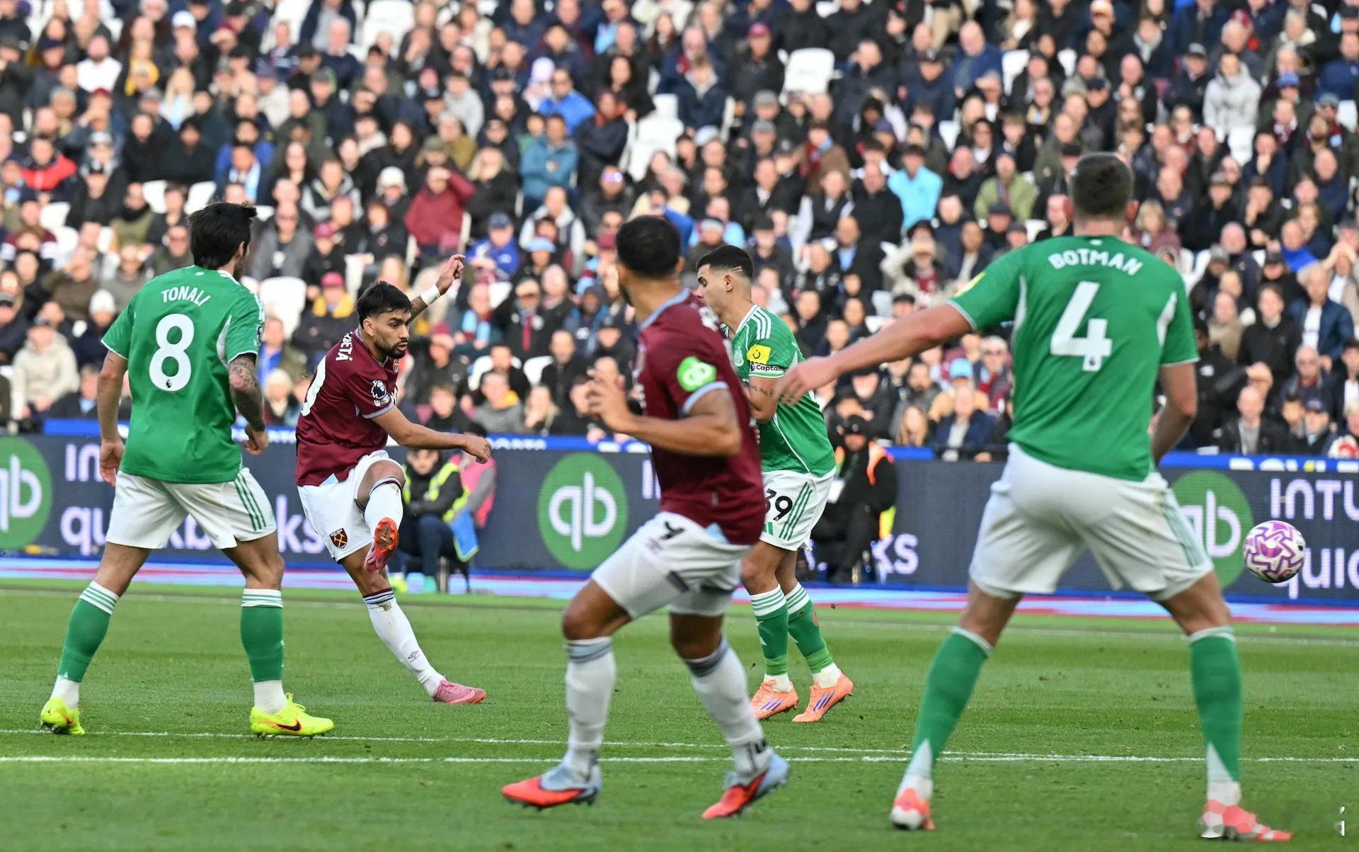 西汉姆联v纽卡斯尔 纽卡斯尔领先之后，就跟睡着了一样。西汉姆联大举反攻，纽卡斯尔