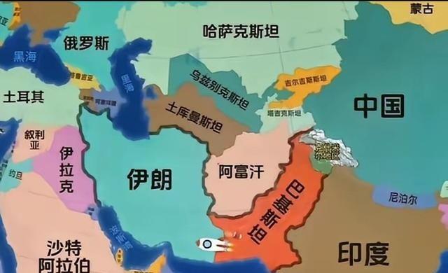 伊朗有里海，与俄罗斯可以直接进行物资运输，美国根本无法阻止。现在看来，美国对霍尔
