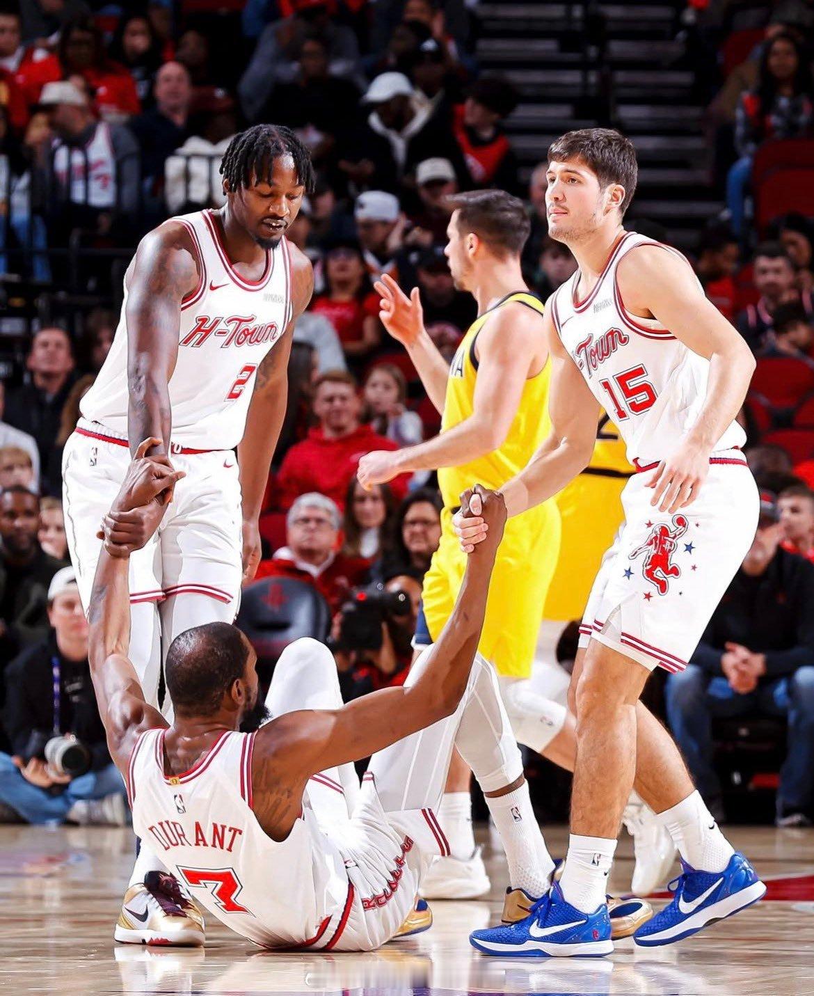 新的一年，希望你，天黑有灯，下雨有伞，从此，平安喜乐，平步青云。晚安🚀