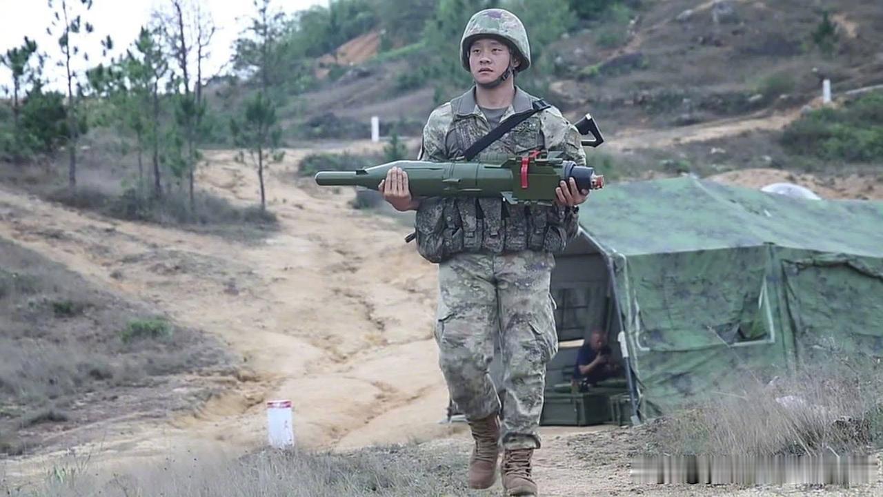 【HJ-73B反坦克导弹】
    红箭-73B是对红箭-73反坦克导弹的重大升