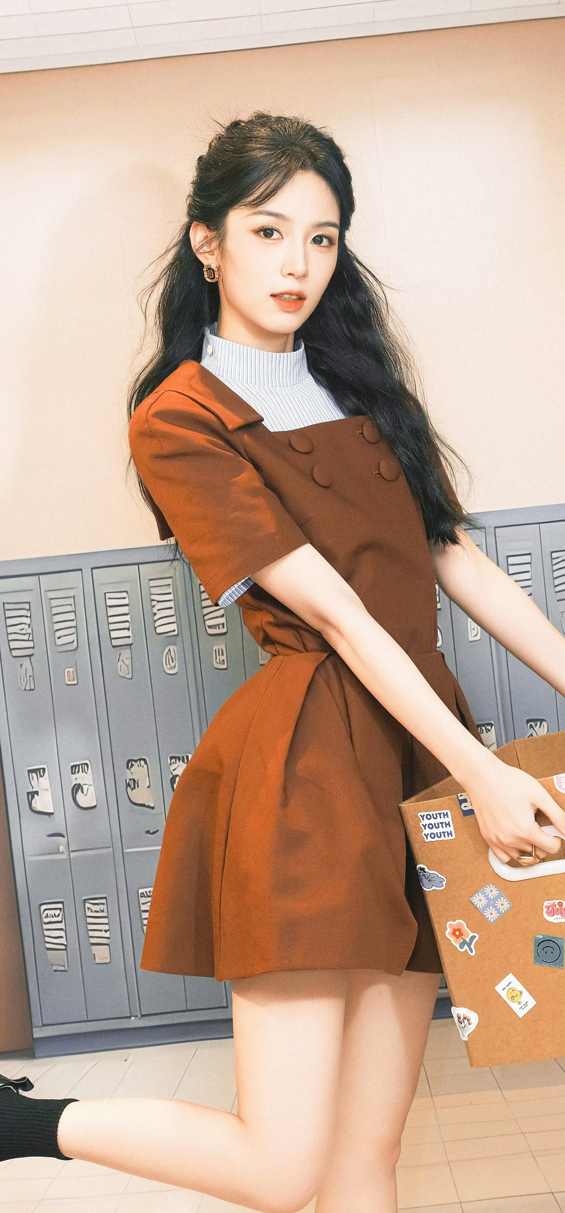 周也。 每日分享宝藏女孩，周也