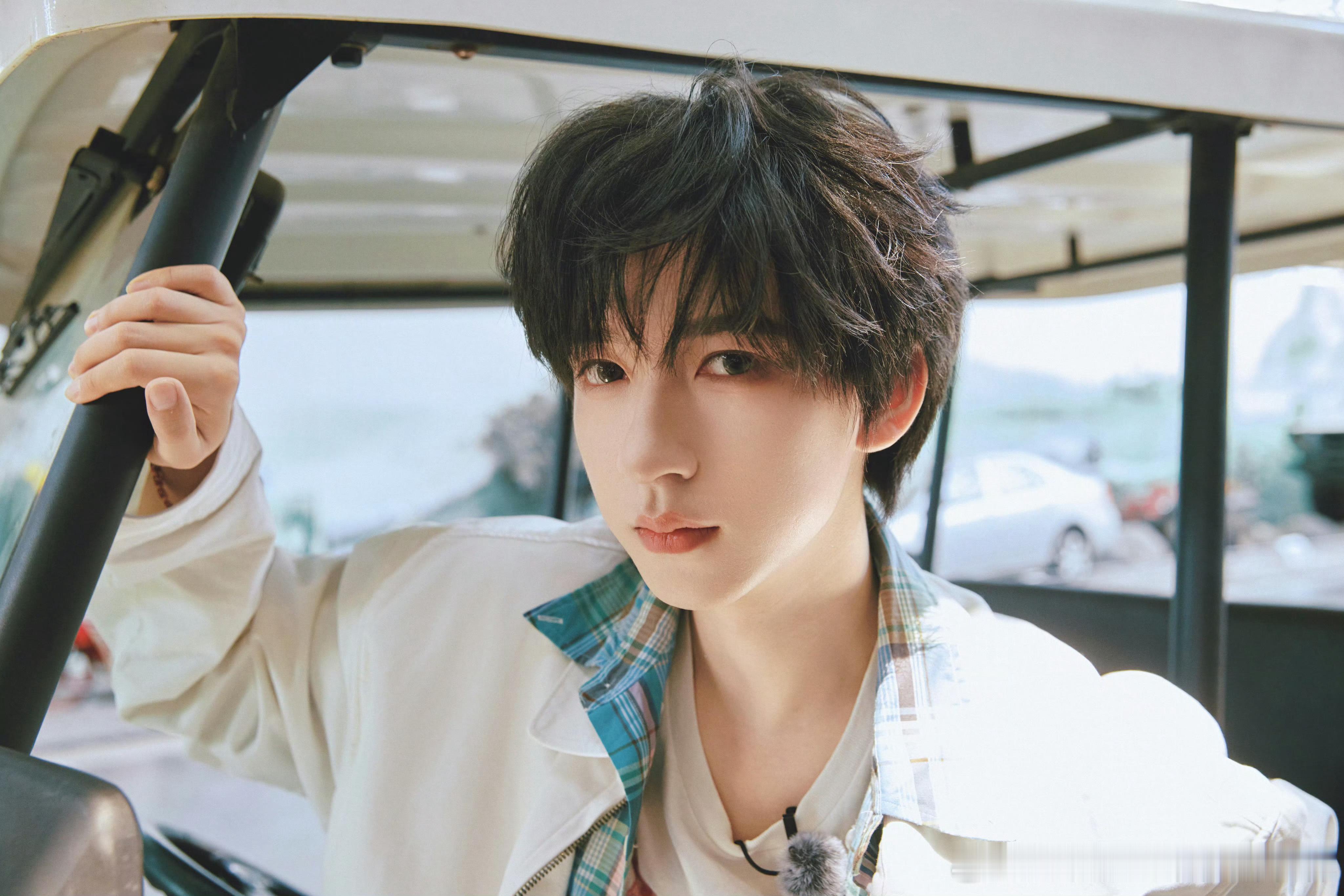 贺峻霖贺峻霖五十公里桃花坞6💚贺峻霖百度网盘代言人“新鲜出炉的食物特有的热气慢