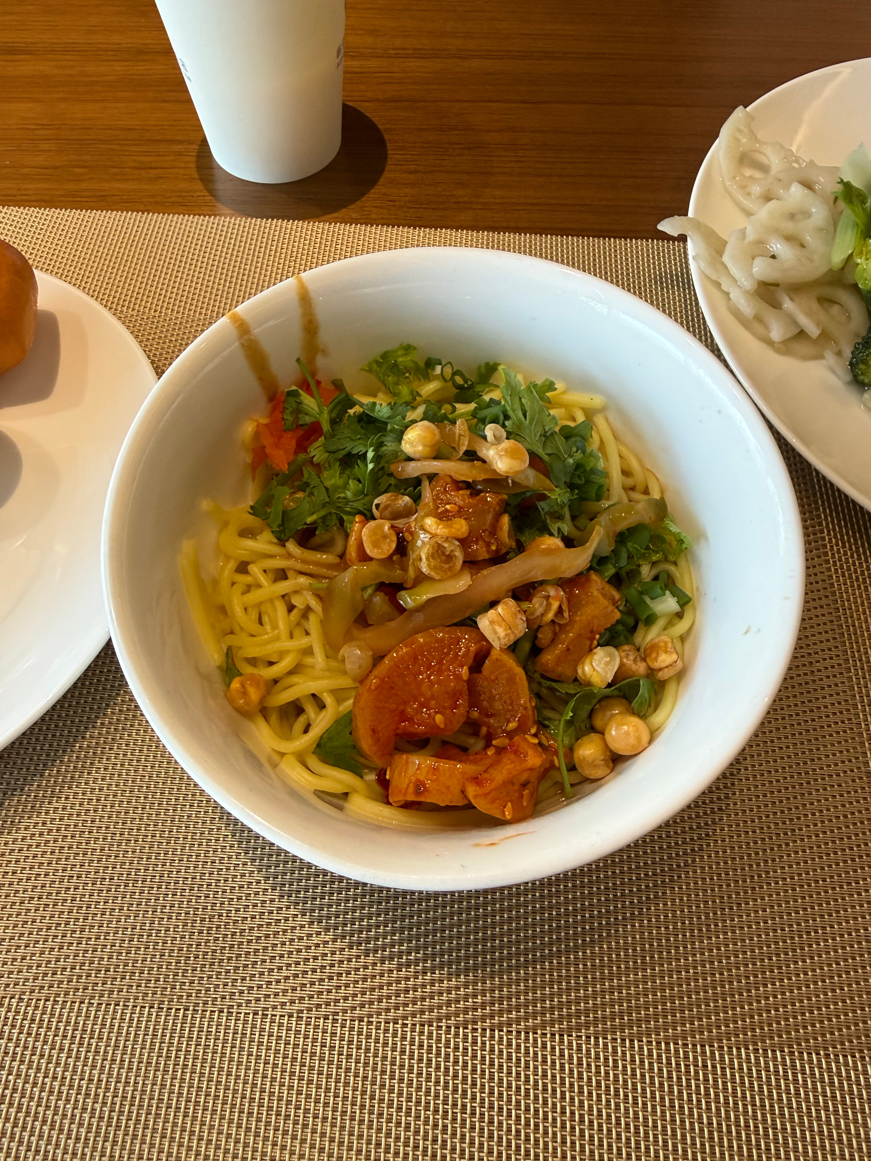 早上好，从一碗热干面开启元气满满的一天(°-°)🍜 