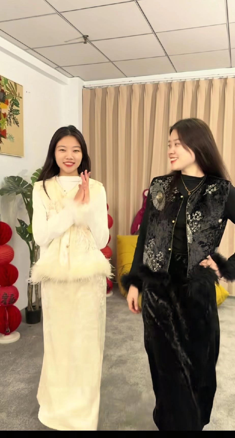 王正正和解梁静气质不输大明星，除了长相甜美，最主要是由内而外散发出来的气质，两个