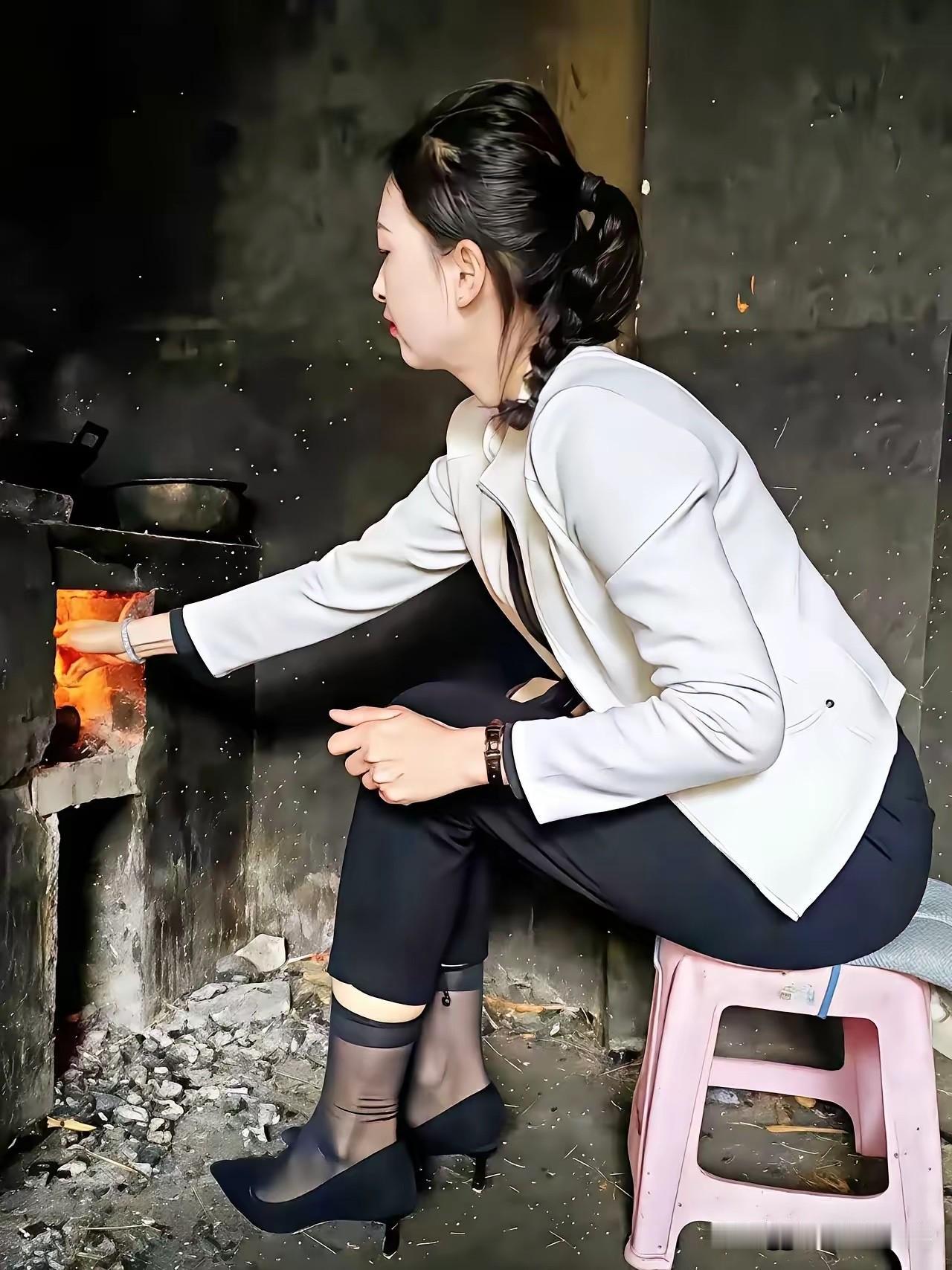 外表之美不算美，
品行之美人敬畏，
持家需要人心善，
灵魂之美方久远。

品行如