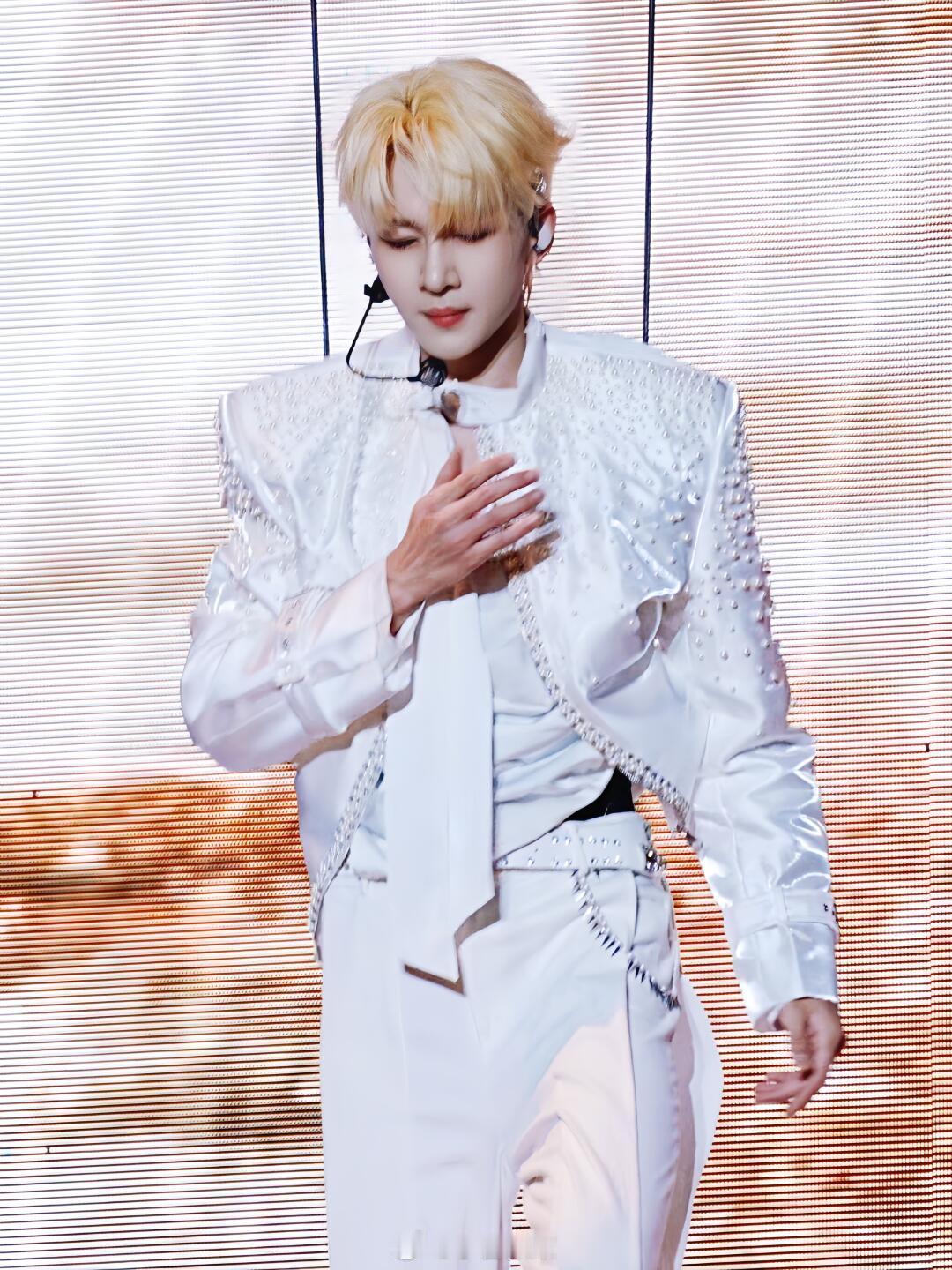 这就素！格林童话在逃王子！今日份的神图啊这个造型真的超级帅气卓沅  十个勤天 种