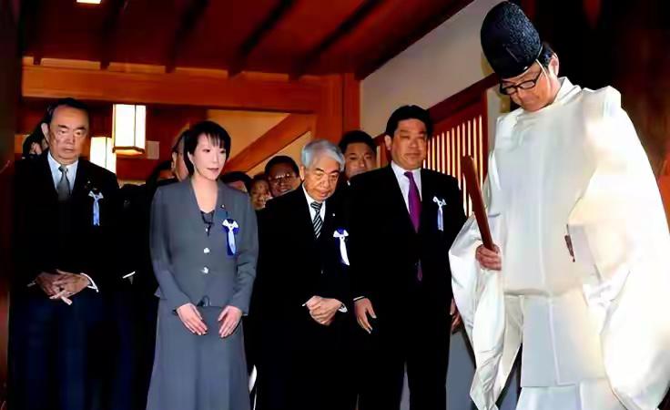 出大事了，轰炸机直逼东京，日本投票结果出来了，或迎首个核武器

东京街头千人抗议