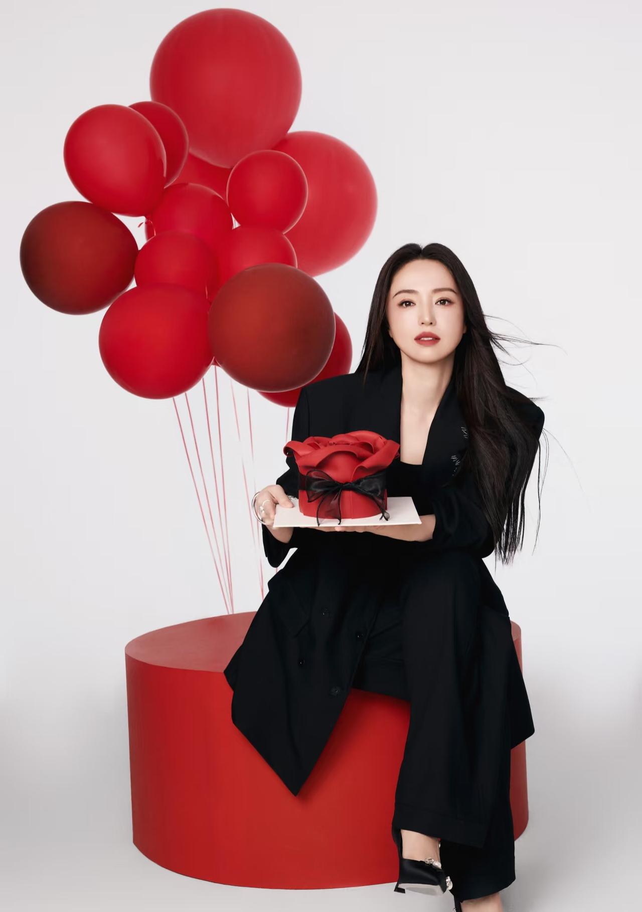 董璇公开了自己的人生排序，

瞬间火了！

她的顺序是：自己＞家人＞事业＞挚友＞