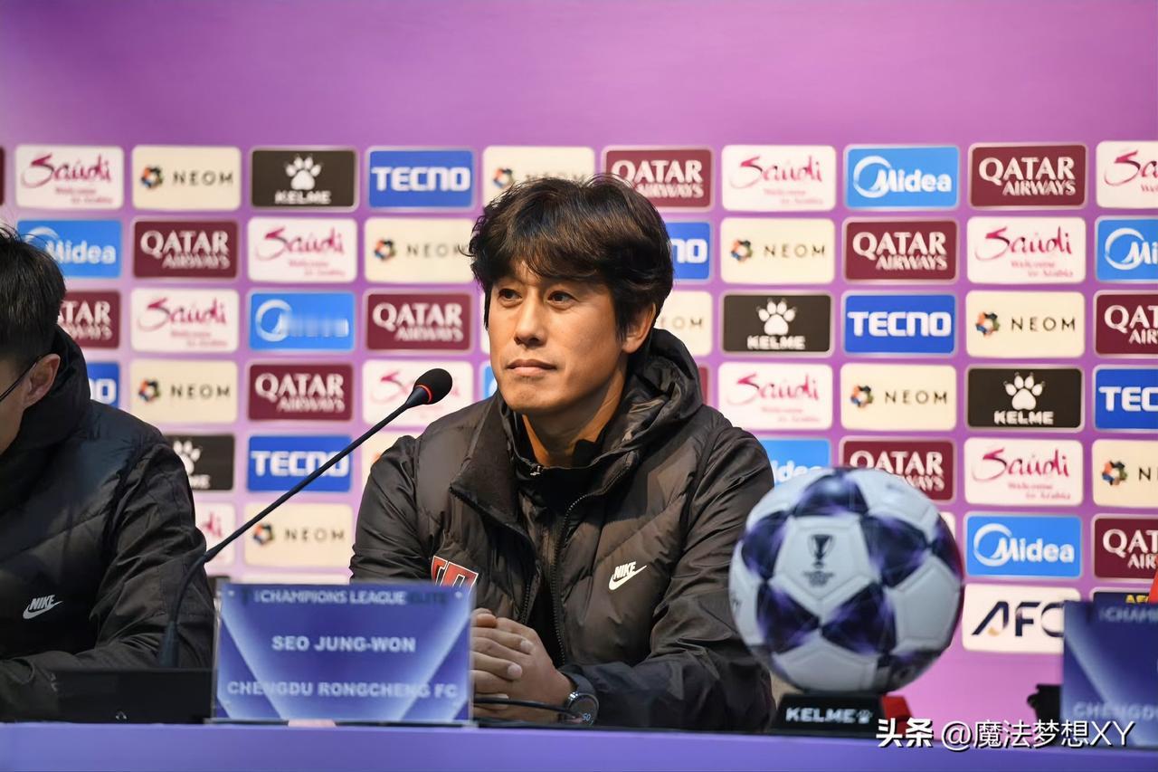 不仅大家没有想到，
估计就连宋凯都没有想到，
一个韩国教练居然会为了中超
球队在