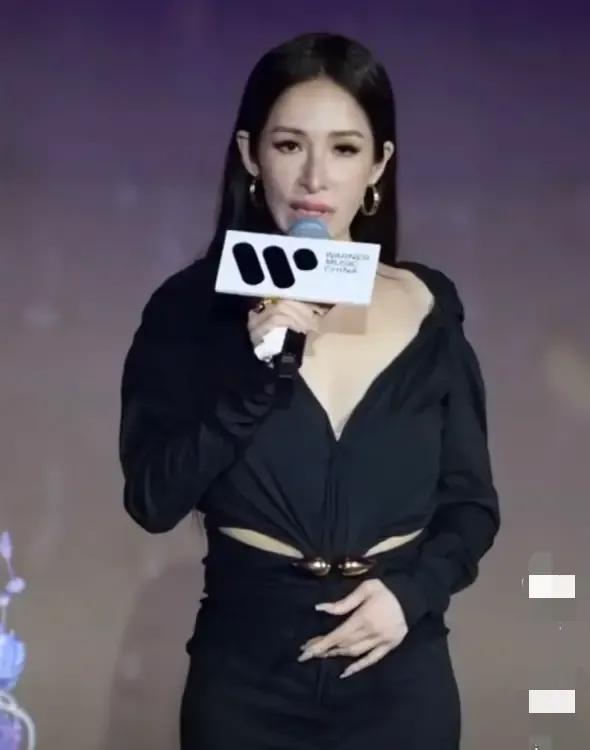 “天后”萧亚轩，真的没想到！

8月24日，萧亚轩突然引发了热议，不是因为新恋情