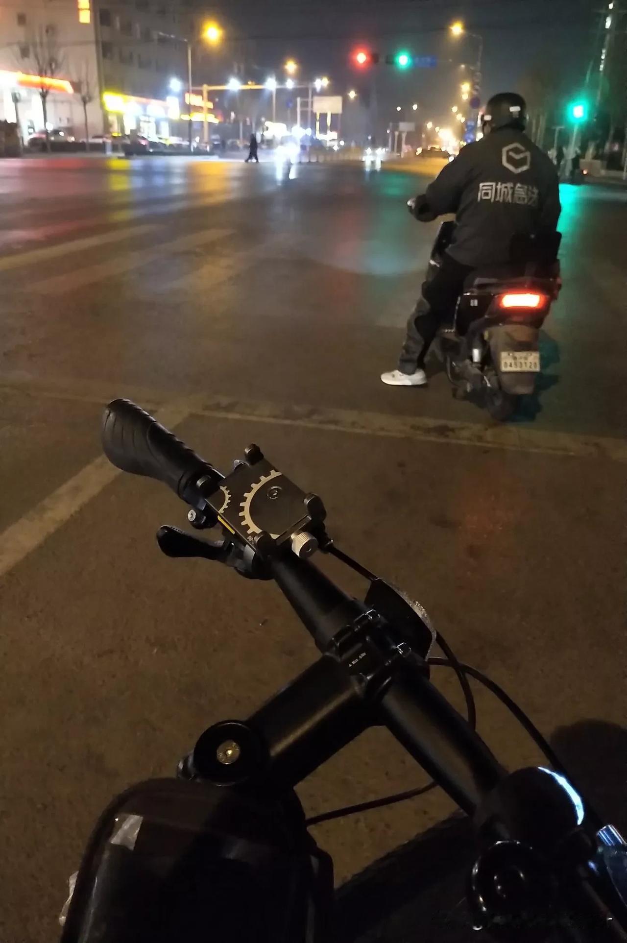 多少得有点目标  比如一会我想追上 这辆电动 虽然没成功 但我尽力了