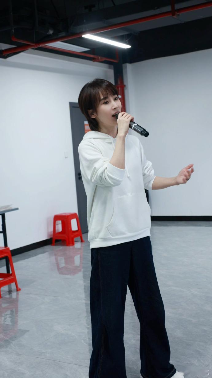 改签三次都让你俩遇上了缘分让我们相遇改签以外 这是什么神仙缘分，改签三次都能遇上