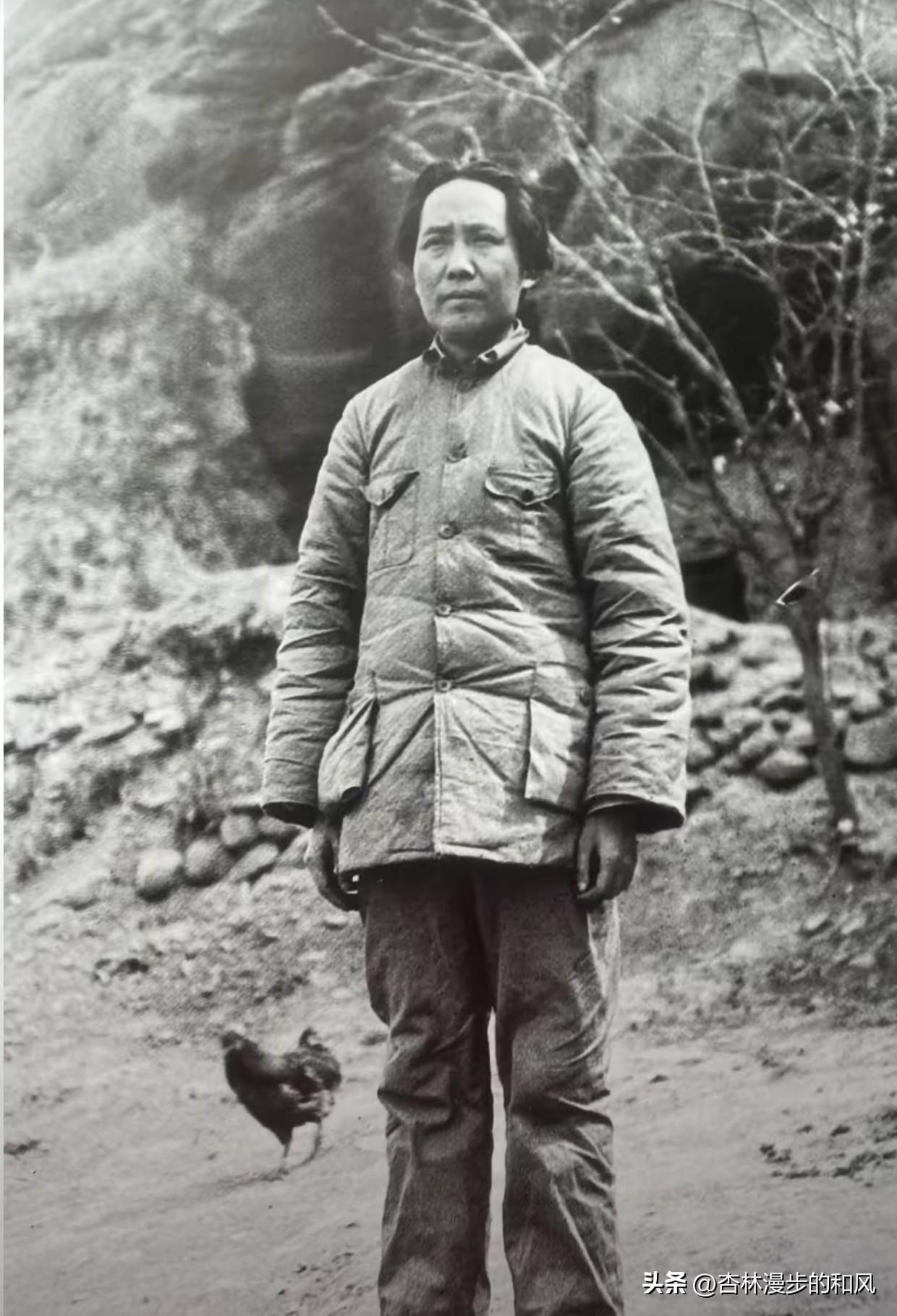 伟大领袖毛主席在不同时期多次说过这样的话：“我节约一件衣服，前方战士就可多发一发