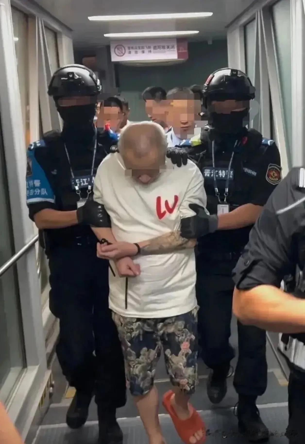 大快人心！多次策划针对中国公民暴力犯罪，在菲黑恶势力头目邱某某被成功遣返回国！