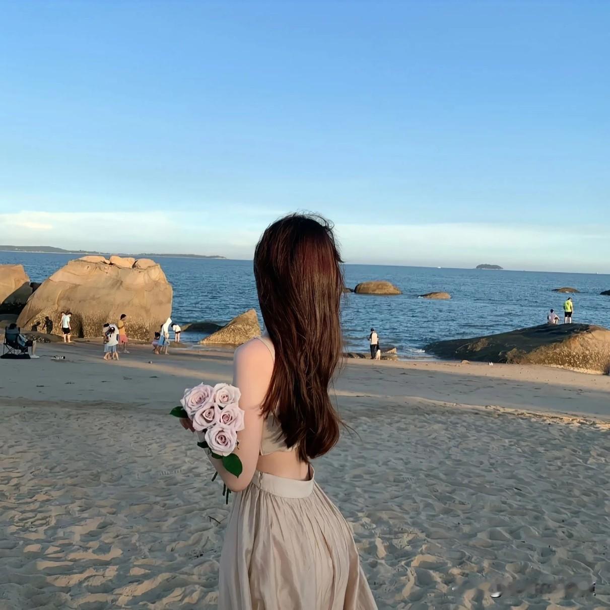 女人要记住：

你可以容忍男人的小脾气，你可以接受他的不浪漫

但不能纵容他的暴