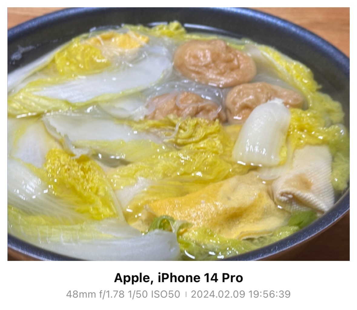 年夜饭：三鲜锅加大闸蟹、还有八宝饭😋春晚就不看了。祝大家新年快乐，新的一年平平