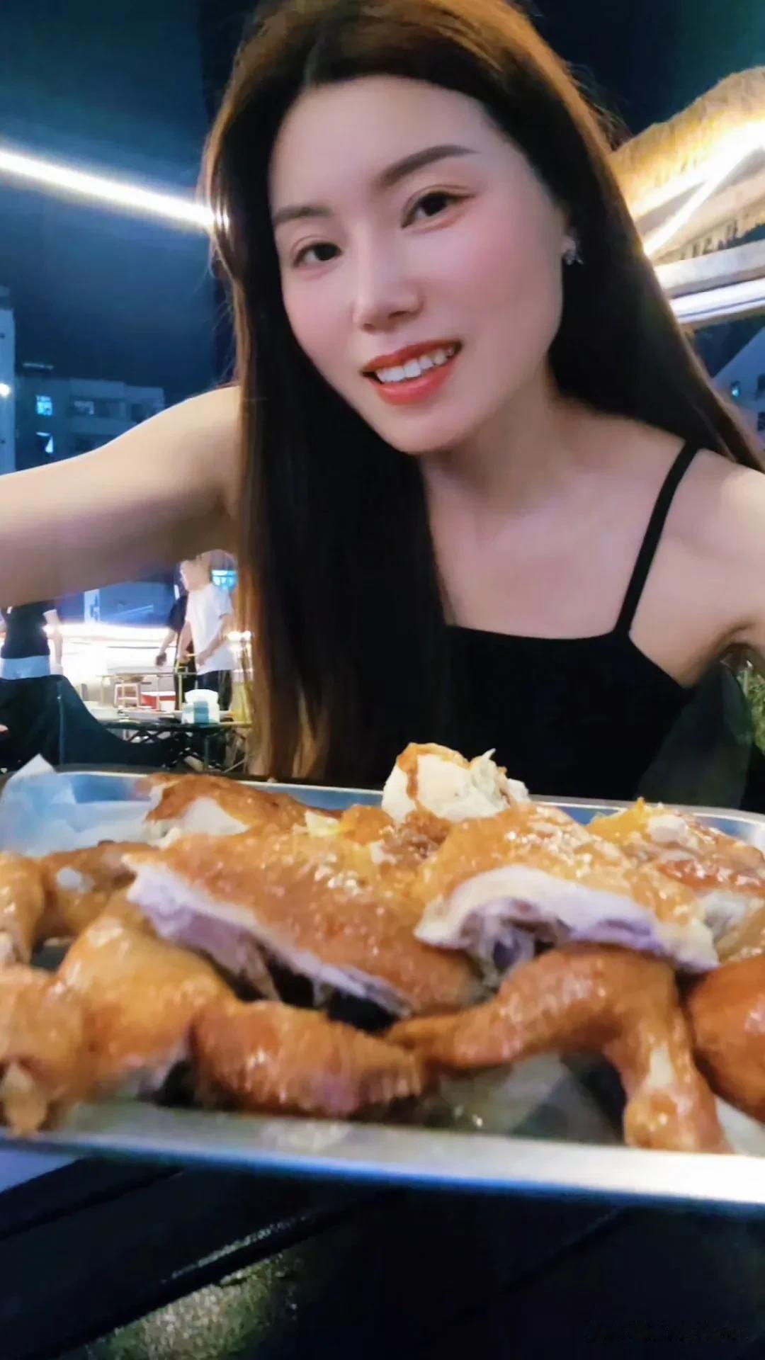 吃东西偶尔放肆一回也是一种快乐呀，吃货的世界你懂的！记录自己爱生活爱美食对美食的