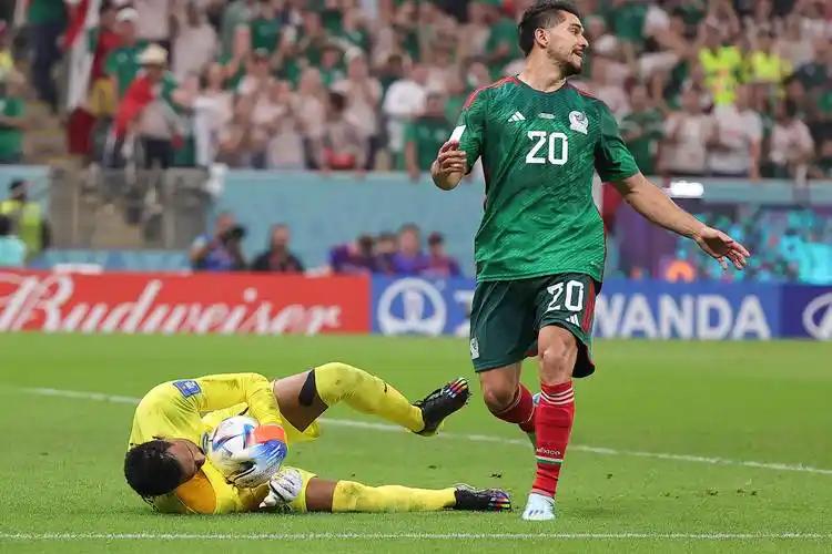 看热闹不嫌事大！3 张红牌满天飞，2026 世界杯揭幕战墨西哥 2-0 直接把南
