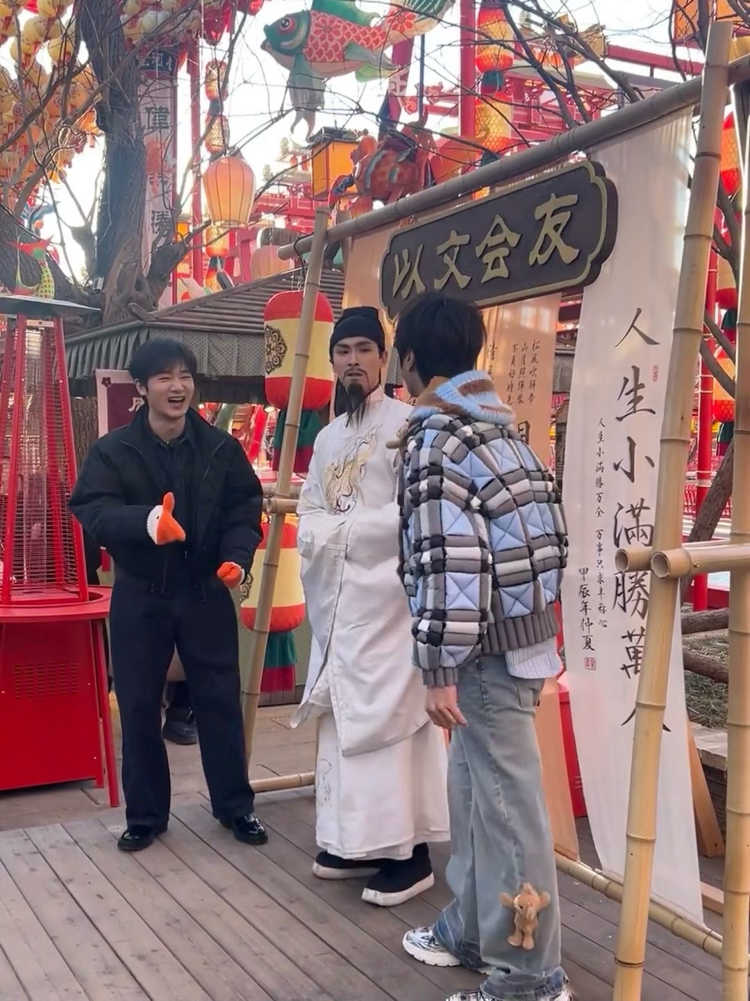 偶遇蒋敦豪陆虎唐山录综艺 蒋敦豪陆虎唐山录综路透来啦！打卡河头老街沉浸式逛吃，庙