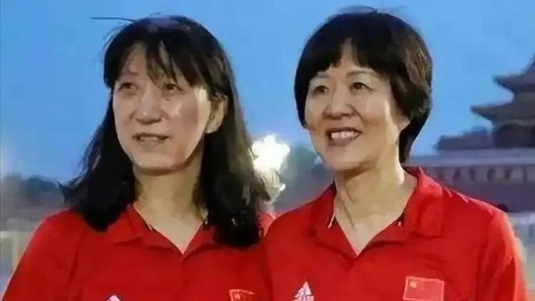 她33岁才结婚，丈夫是空军军官，两人约定不拿世界冠军就不办婚礼。2003年女排夺